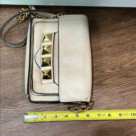 Elegant Linea Pelle Cream and Gold Chain Crossbody Bag - Picture 4 of 14